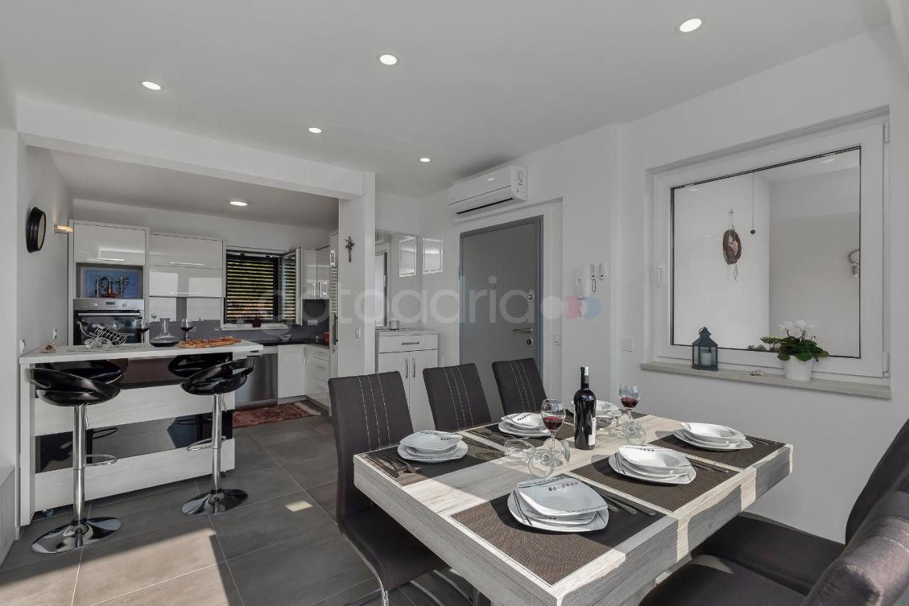Luxury Apartment Poseidon - Free Beach Parking Makarska Exterior photo
